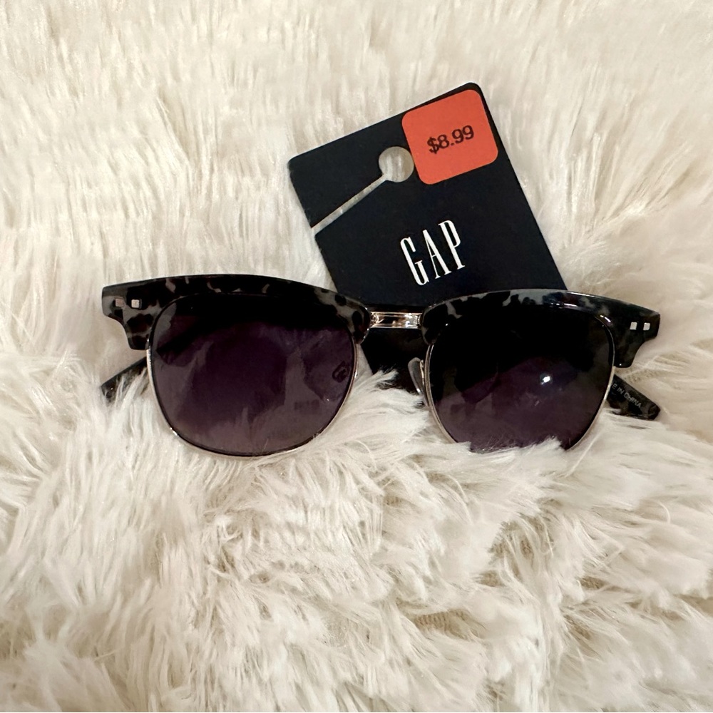 Gap sunglesses with tortoise shell side/rim